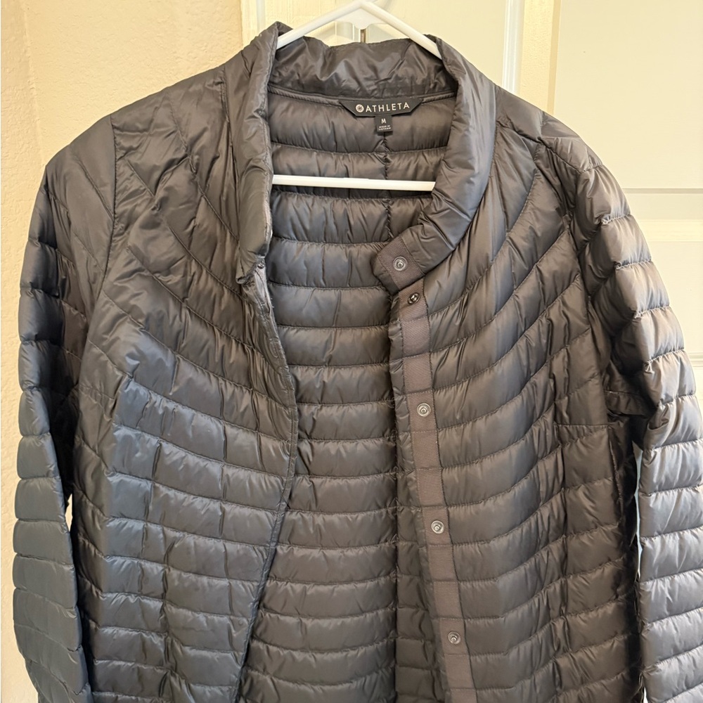 Athleta Women’s Lightweight Packable Puffer Jacket